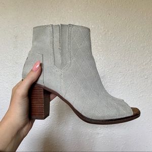 Sz. 8 Toms Majorca Quilted Suede Peep Toe Booties